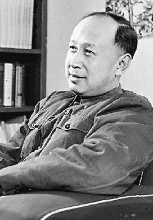 1964年一天晚上，钱学森回家吃饭，可刚夹起菜，他就感觉不对劲，随即赶紧说：“都