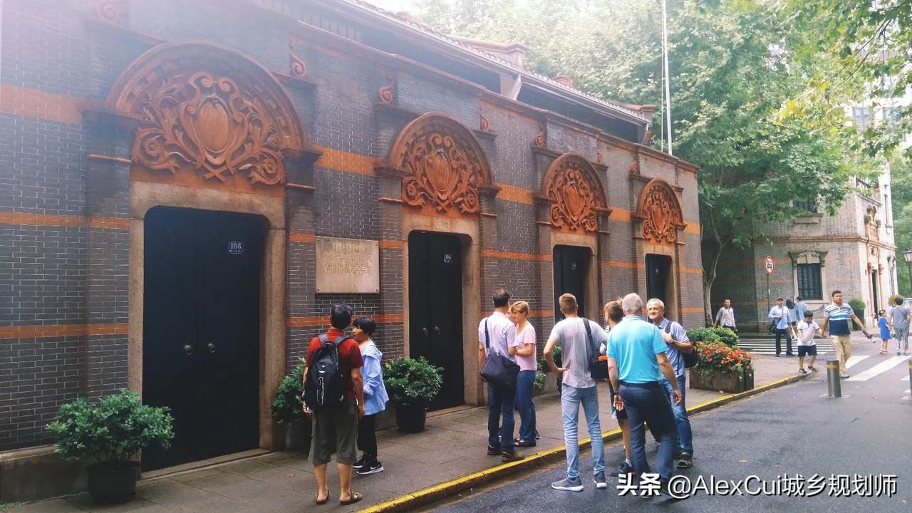 国际友人也在参观一大会址