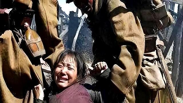 1932年，东丰县一位妇女被土匪杨大虎奸污，还被这个变态硬生生咬掉了奶头。妇女全