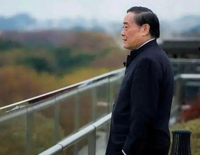 《假如自媒体利用娃哈哈宗馥莉热点，出爆款应该怎么写》

目前娃哈哈，宗老头出现“