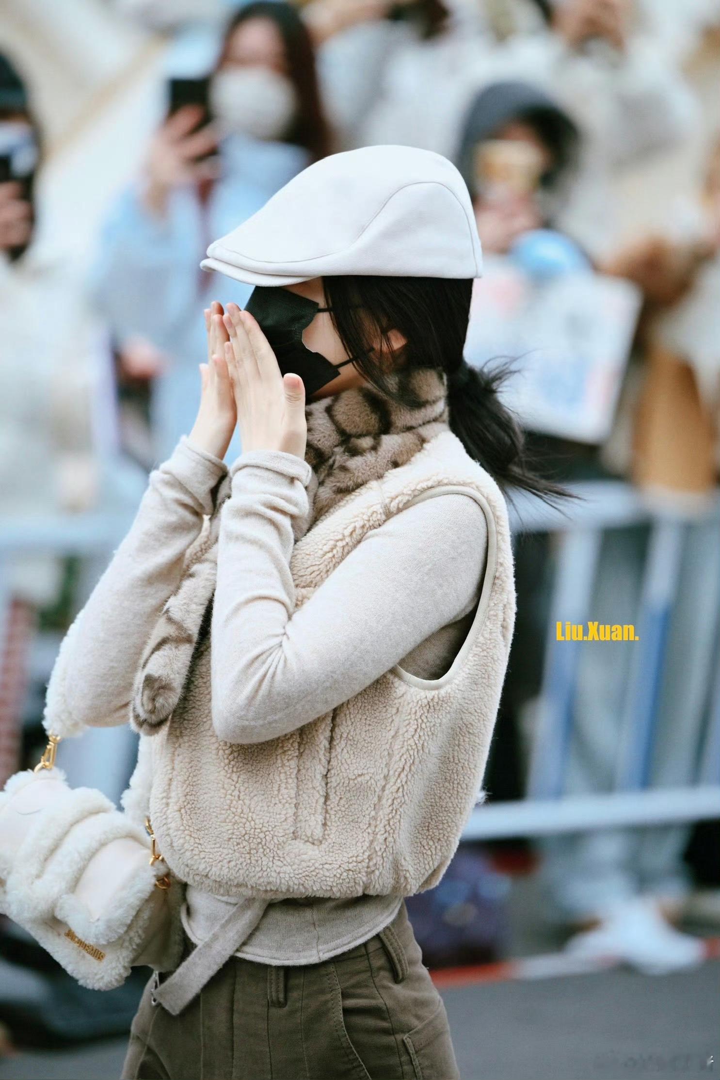 虞书欣《云初令》今日上班饭拍～毛茸茸的欣欣