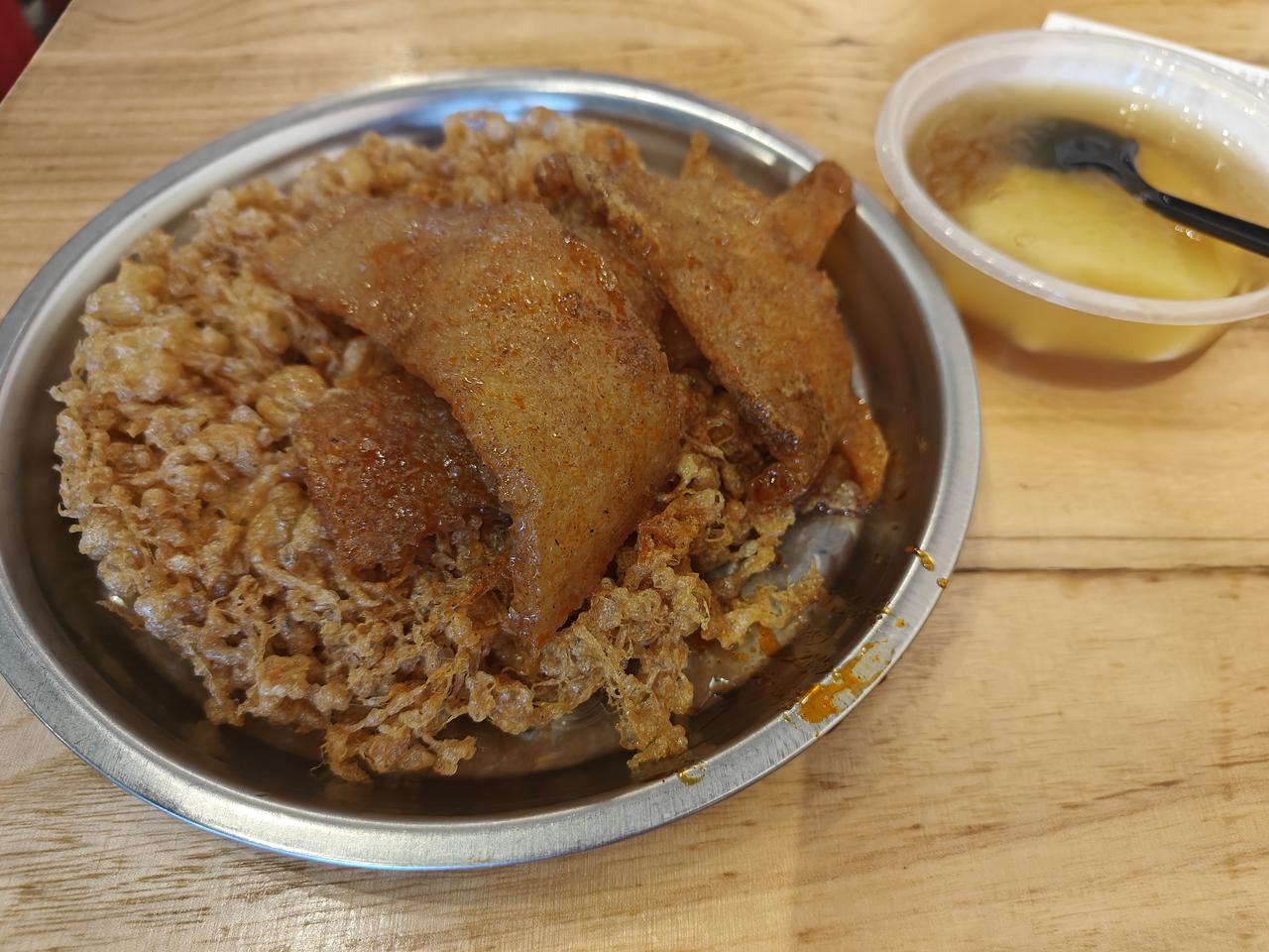 现在吃螺蛳粉越来越舒适了，请店家帮忙粉煮的时间长一点，加上臭豆腐，酸笋，炸蛋，炸