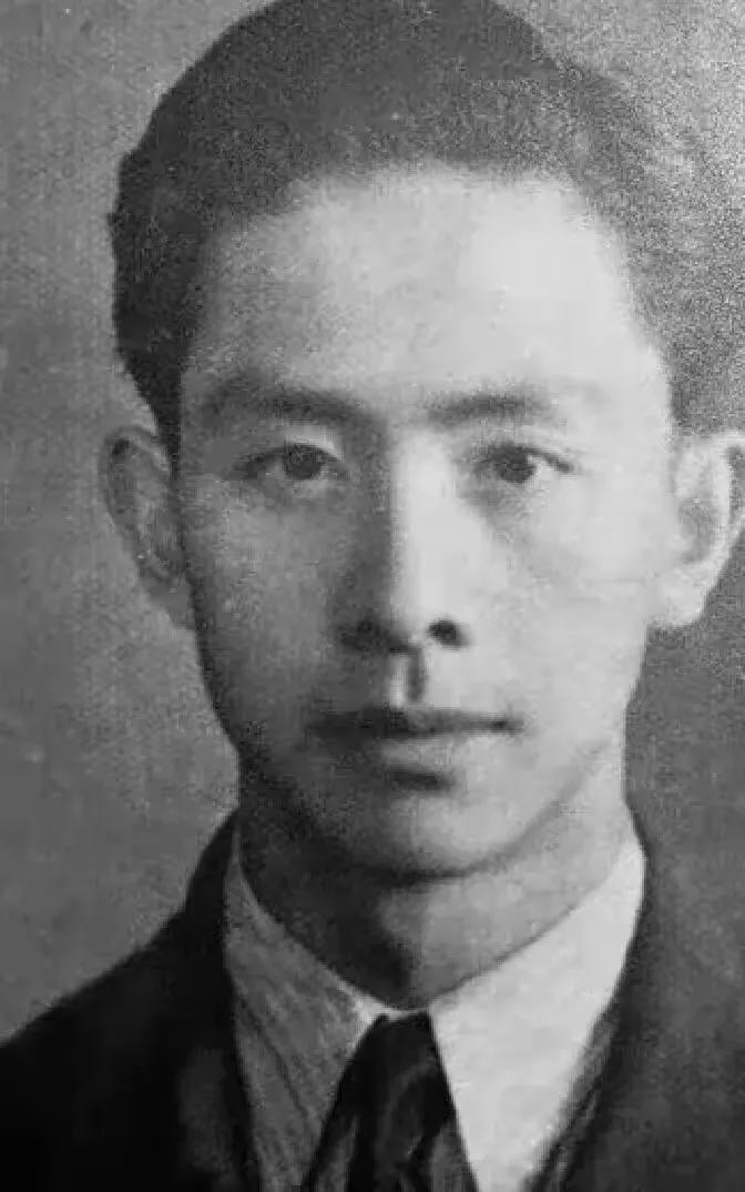 1948年一位共产党员被捕，为保命他主动透露12人名单，特务们喜不自胜，可看清楚