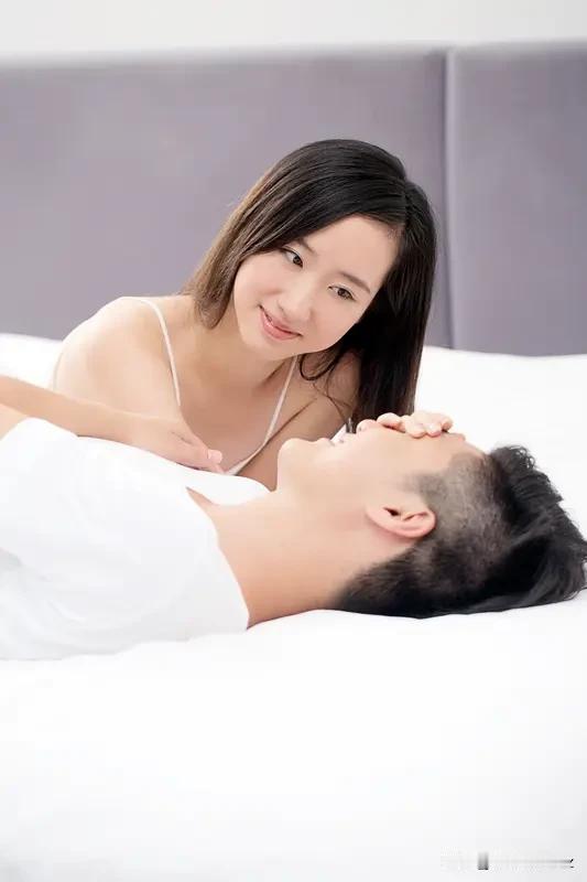 而且，生理期同房时，女性的生殖器官处于充血状态，同房的刺激可能会导致经血量增多、