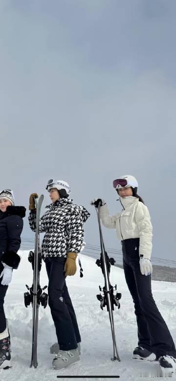 林心如悄悄去滑雪了，粉丝都在喊剧荒要她回来拍剧