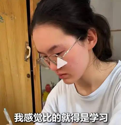 河南考生韩雅萍高考699分，从来没上过补习班，今年高考放分后，出身寒门的韩雅萍一