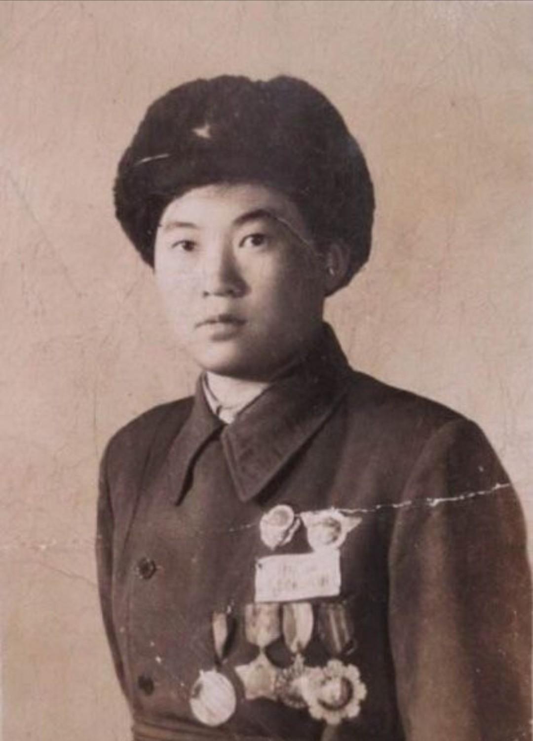 特等功臣郭俊卿5年坚持不脱衣睡觉，住院后医生检查意外发现她竟然是女性身份
194