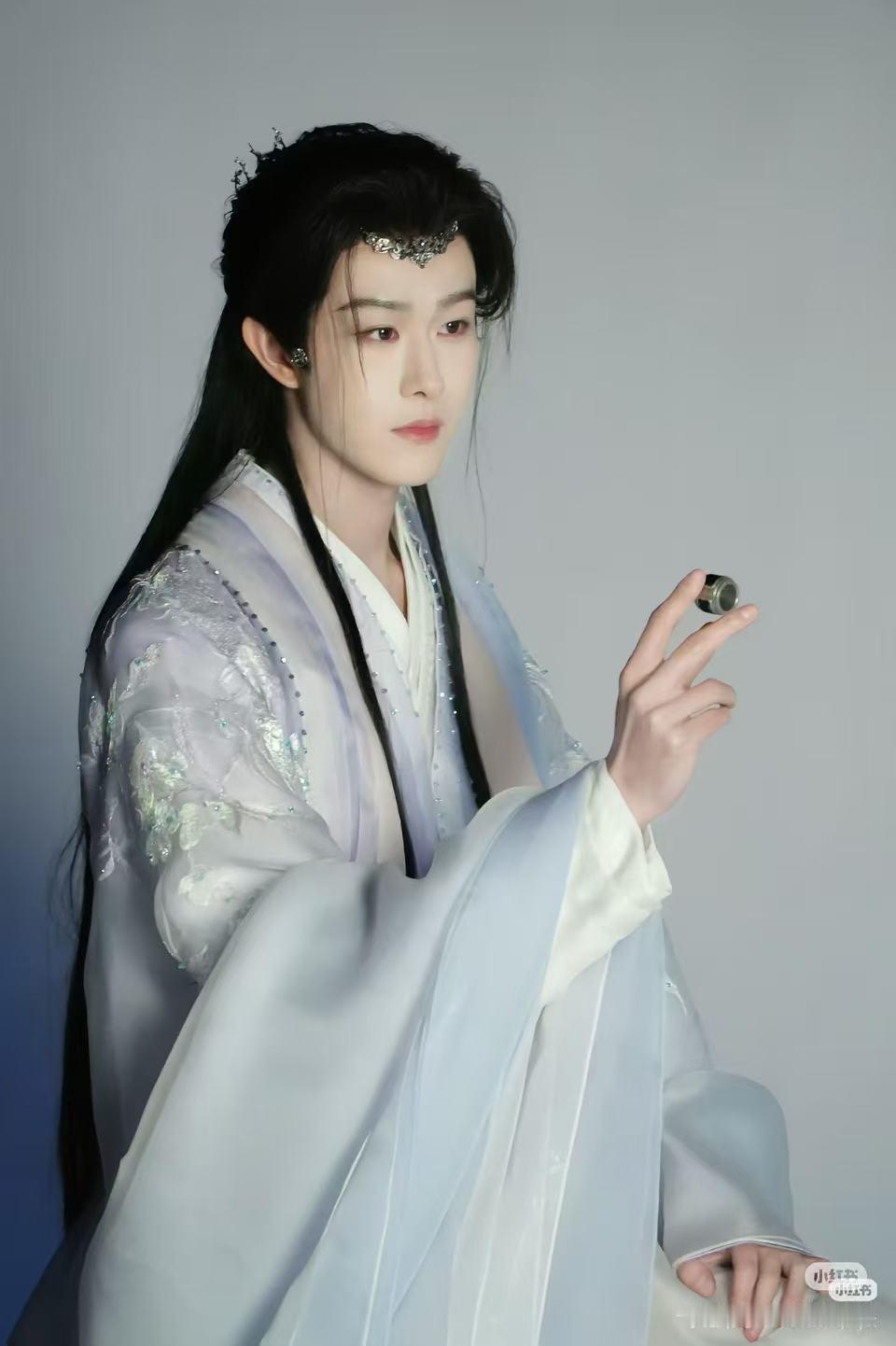 月鳞绮纪四位主演出镜时长全程看完月鳞绮纪的我表示这是假表好吗？反正寄灵龙神都演的