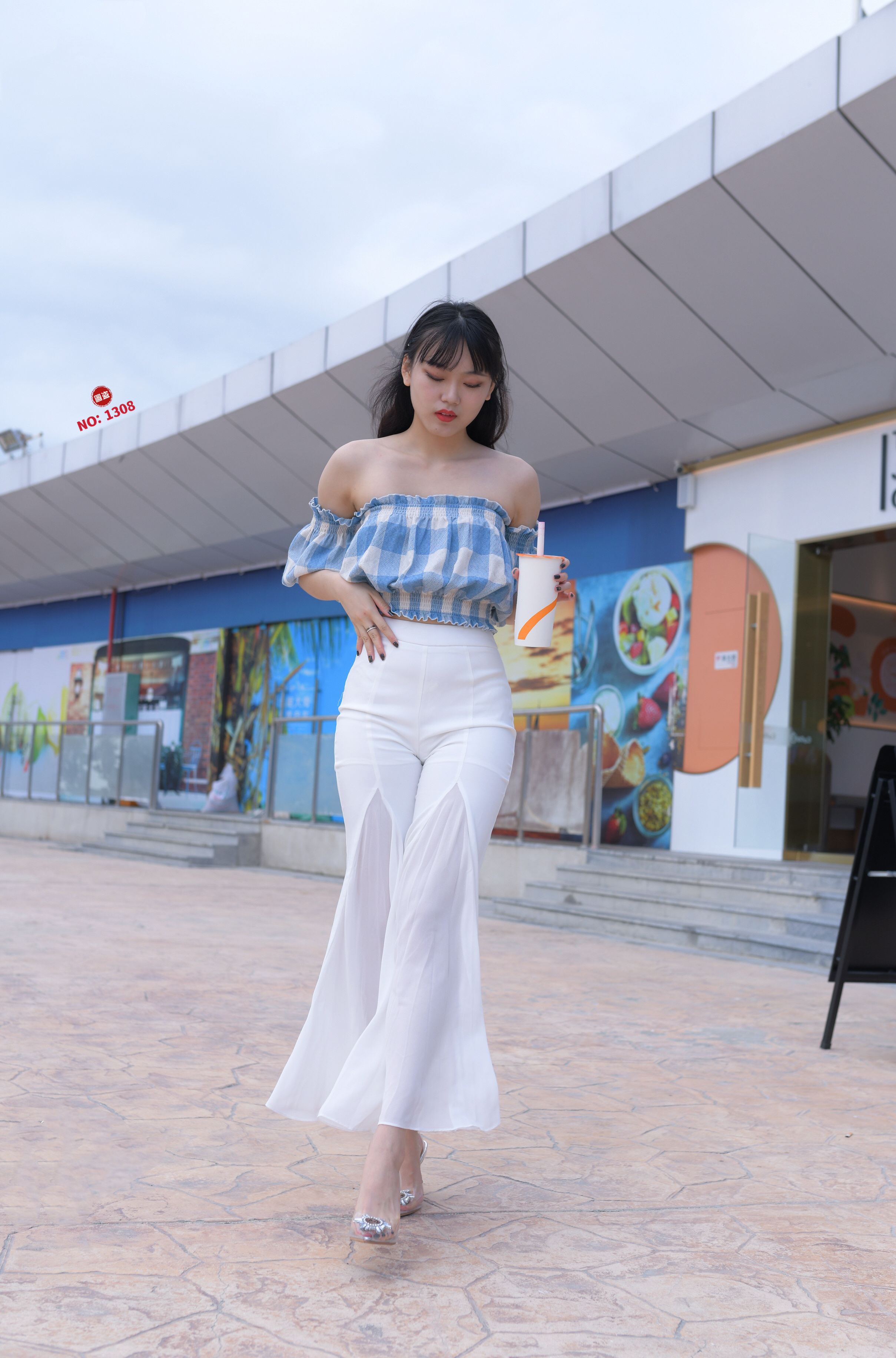 蓝白配 ,   清新养眼 !![吃瓜][吃瓜] ​​​