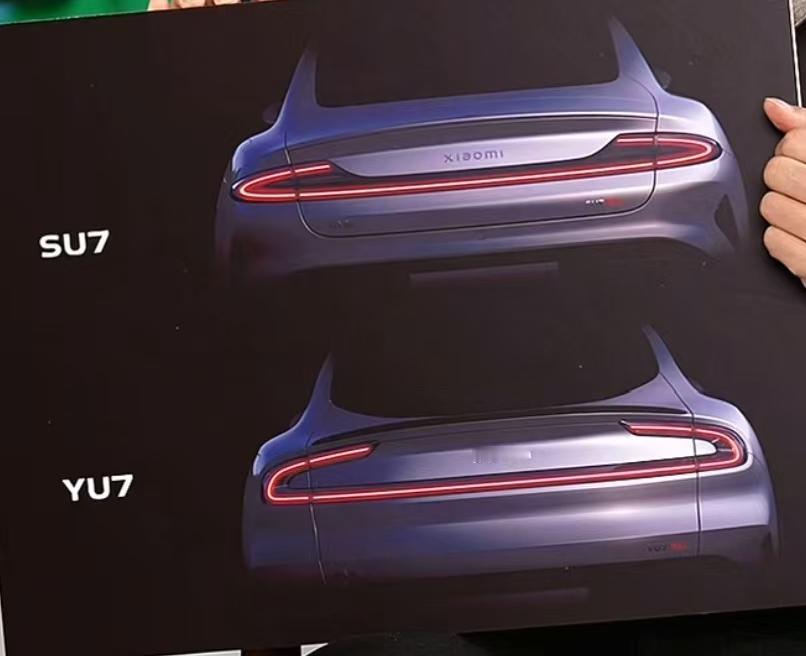 看雷军的直播，雷总还是太专业了，
主持直播，把控节奏，自然程度不输给专业主持人。