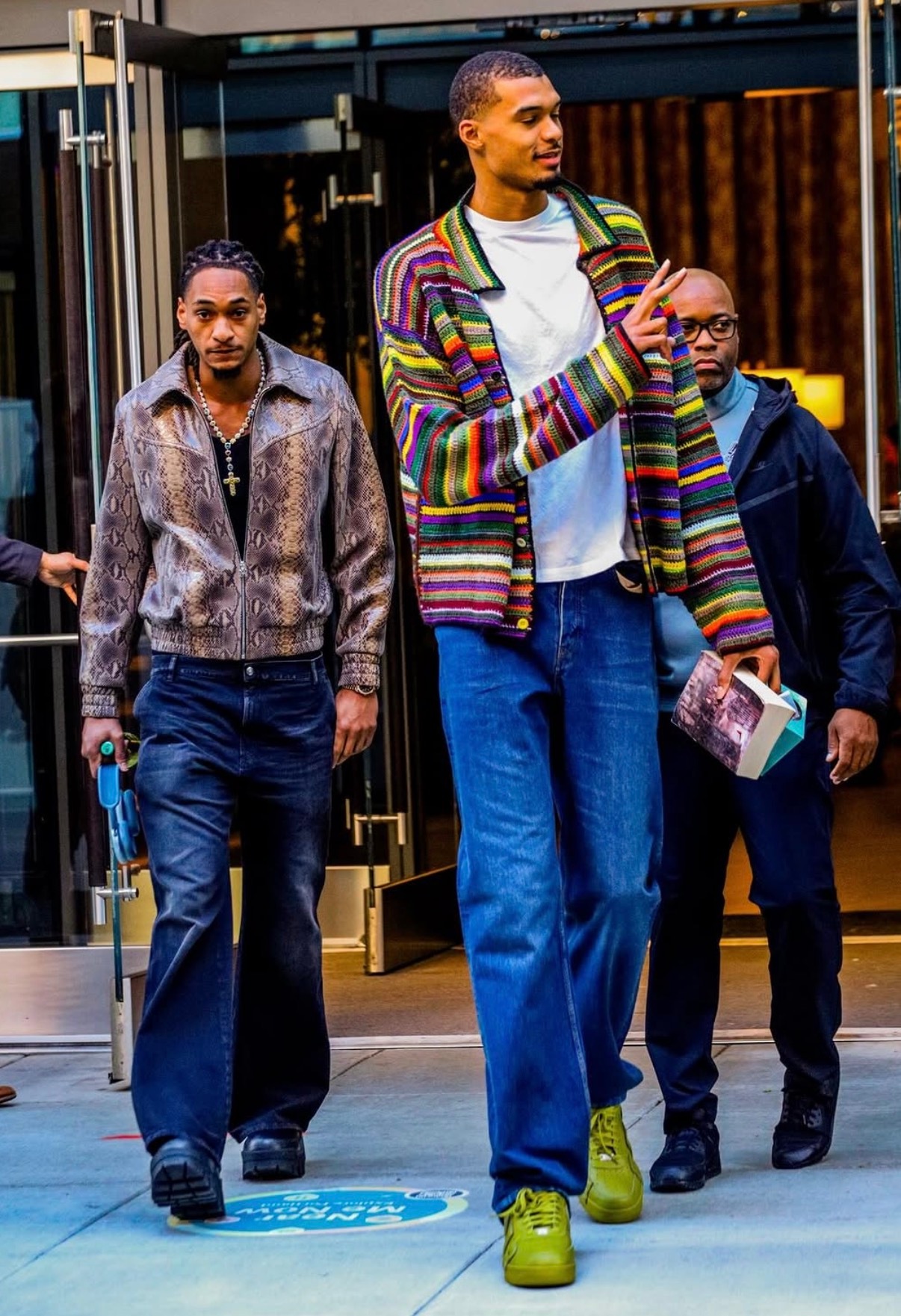 瓦哥跟个保镖一样马刺