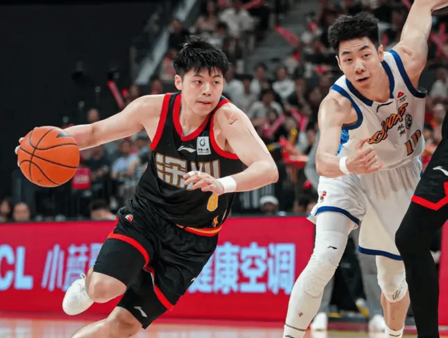 行云流水！深圳全队今日共贡献22次助攻，比广厦多了10次