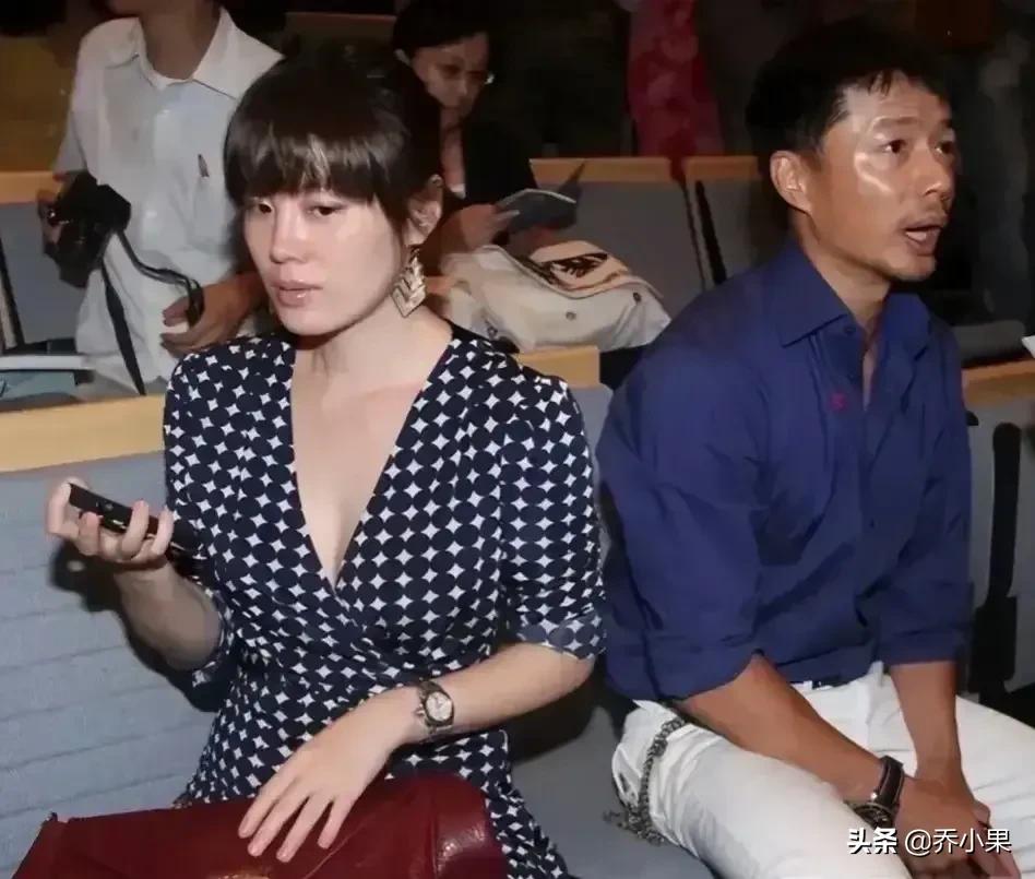 段奕宏的日本老婆真不给他面子，参加活动全程黑脸，与老公零交流，甚至没有正脸看过老