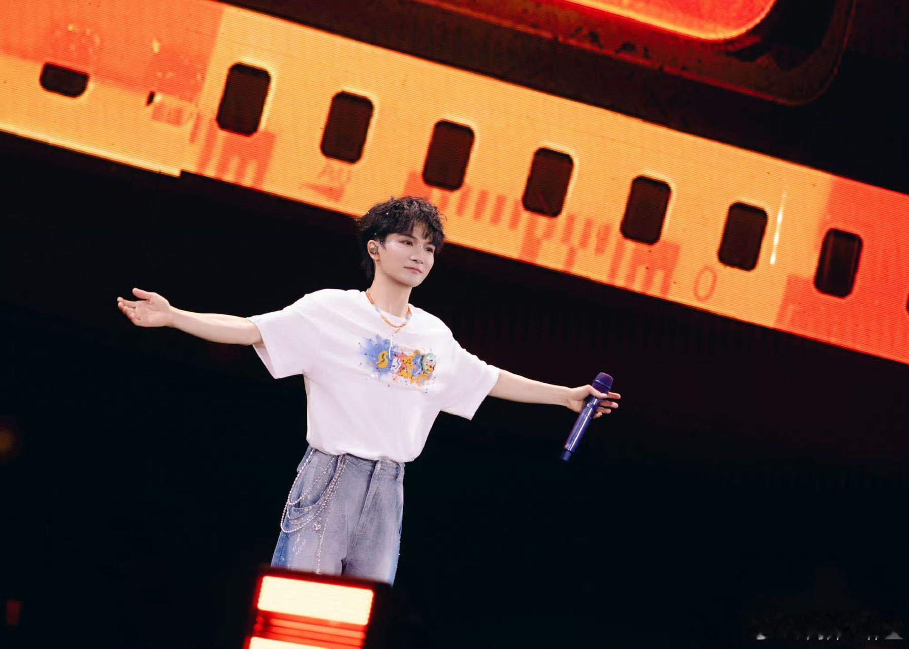 周深国乐无双收官录制路透来了，又能蹲到周深的现场演唱。他很擅长把国乐元素融入歌声