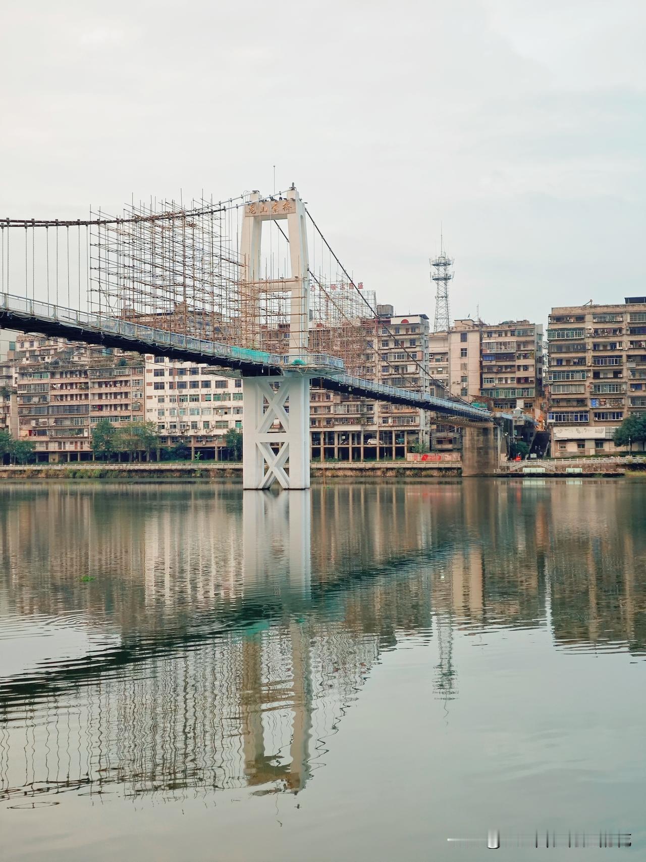 再次回到顺昌，本想看看白天的龙山索桥，正好碰上索桥维修，有点可惜。

不过，龙山