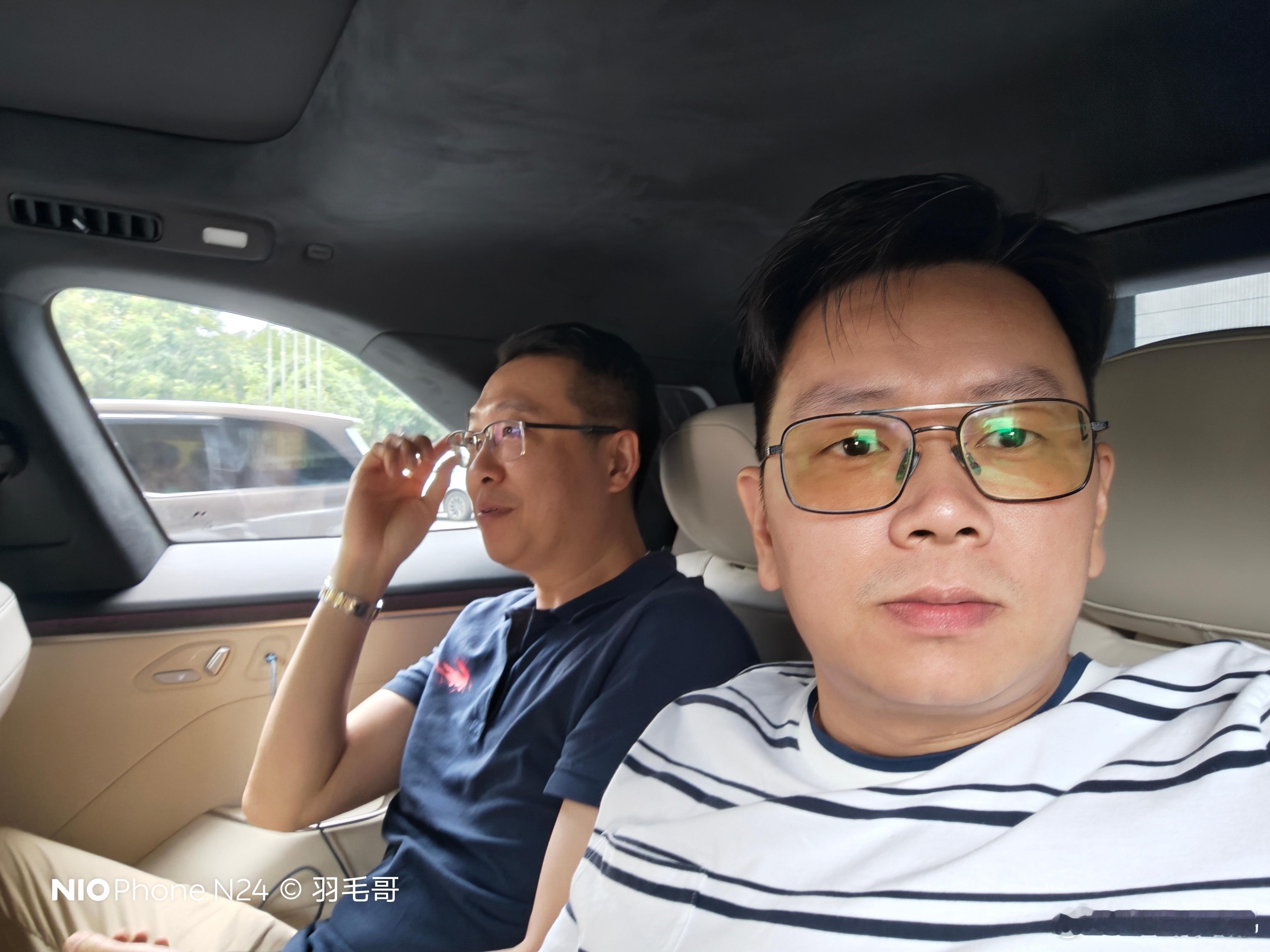 我只是蹭个免费的车去交付中心，有人让我坐车里等，结果突然他就上车了[允悲][允悲