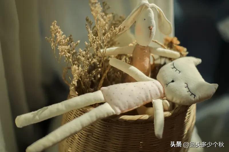 我女儿对吹风机有严重的心理阴影，哪怕是冬天洗了头发，她妈妈要拿吹风机帮她吹头发，