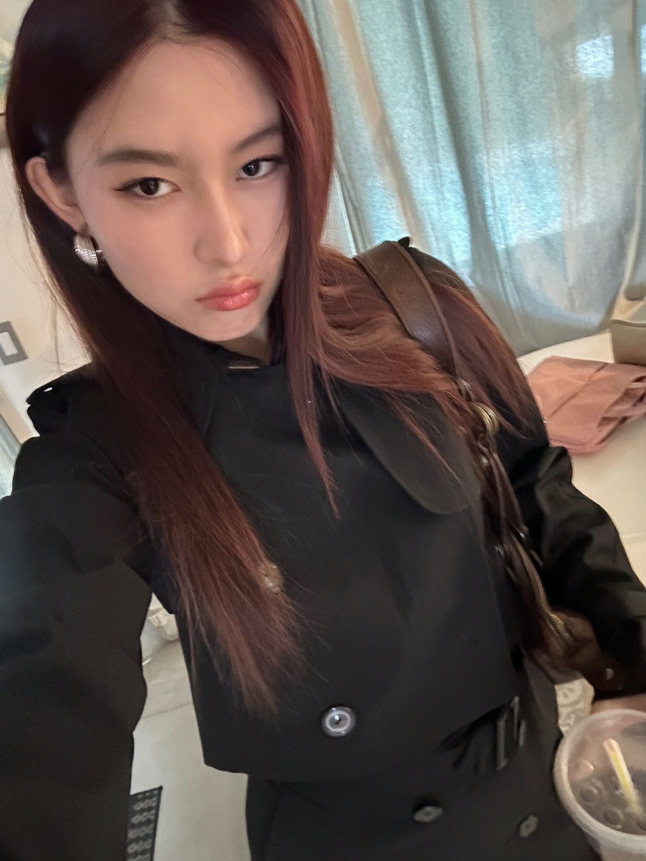 陈嫣冉在all black穿搭这块是神来的🖤 