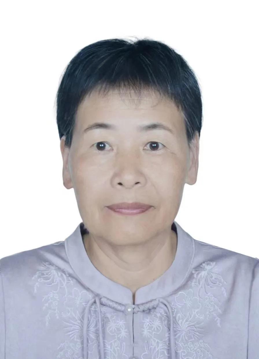 寻人启事
寻人启事，刘汉玉（退休教师），62岁，身穿白色衣服，一条偏黑色裤子，头