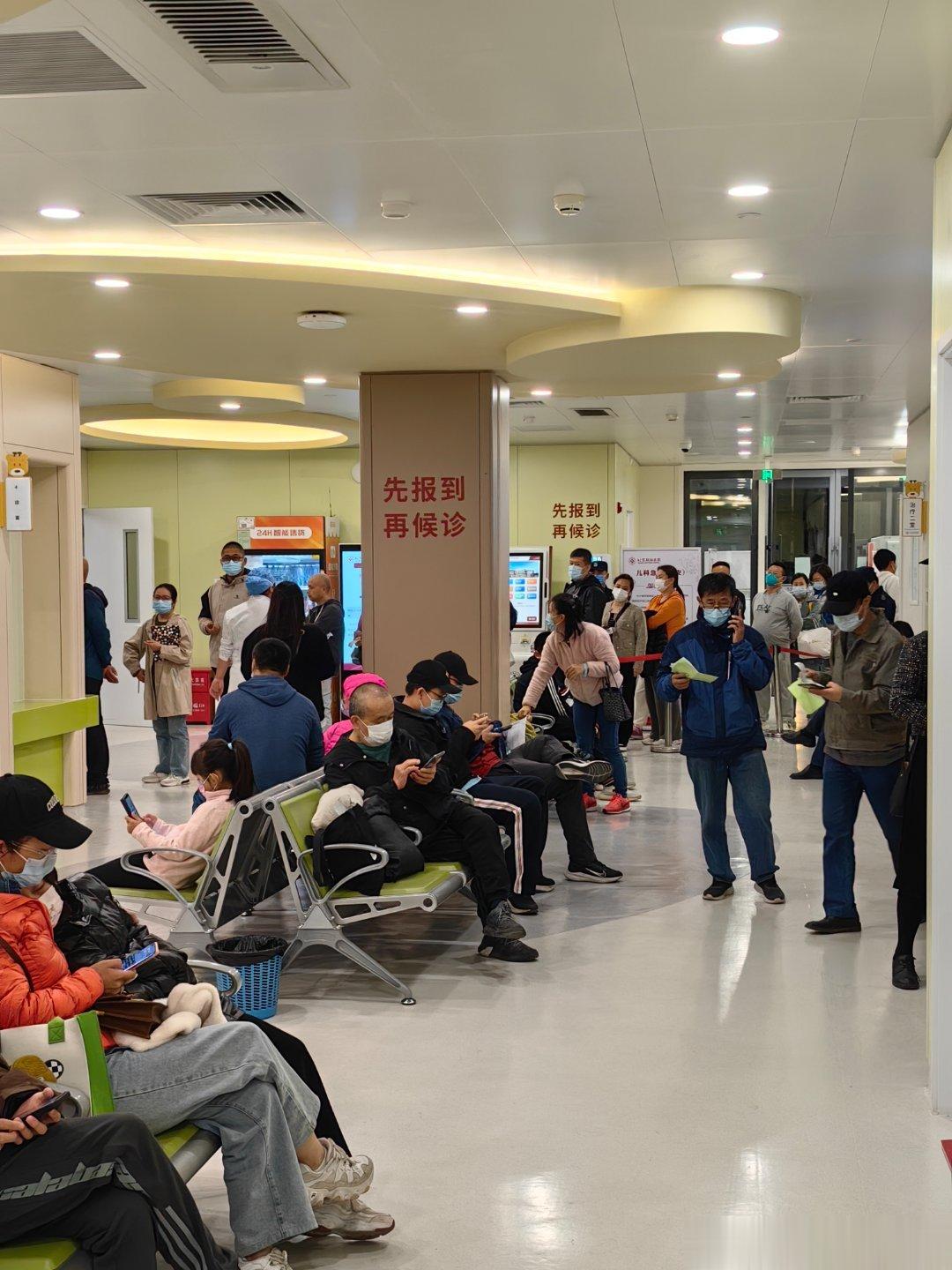 儿科门诊量终于回落了。新年愿景：儿科病人少，少，少。 ​​​