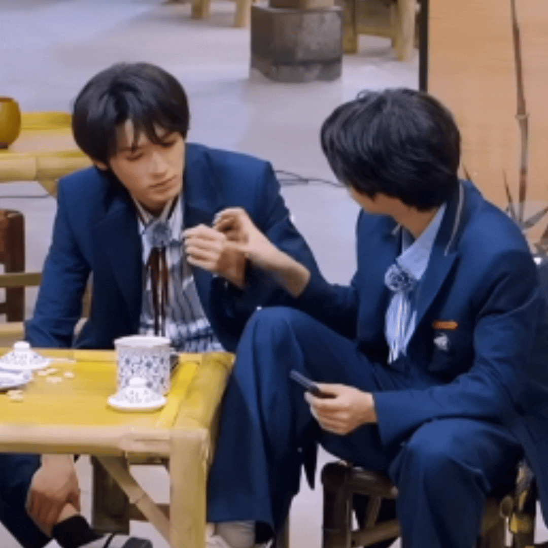 樱子让狗闻狗爪 