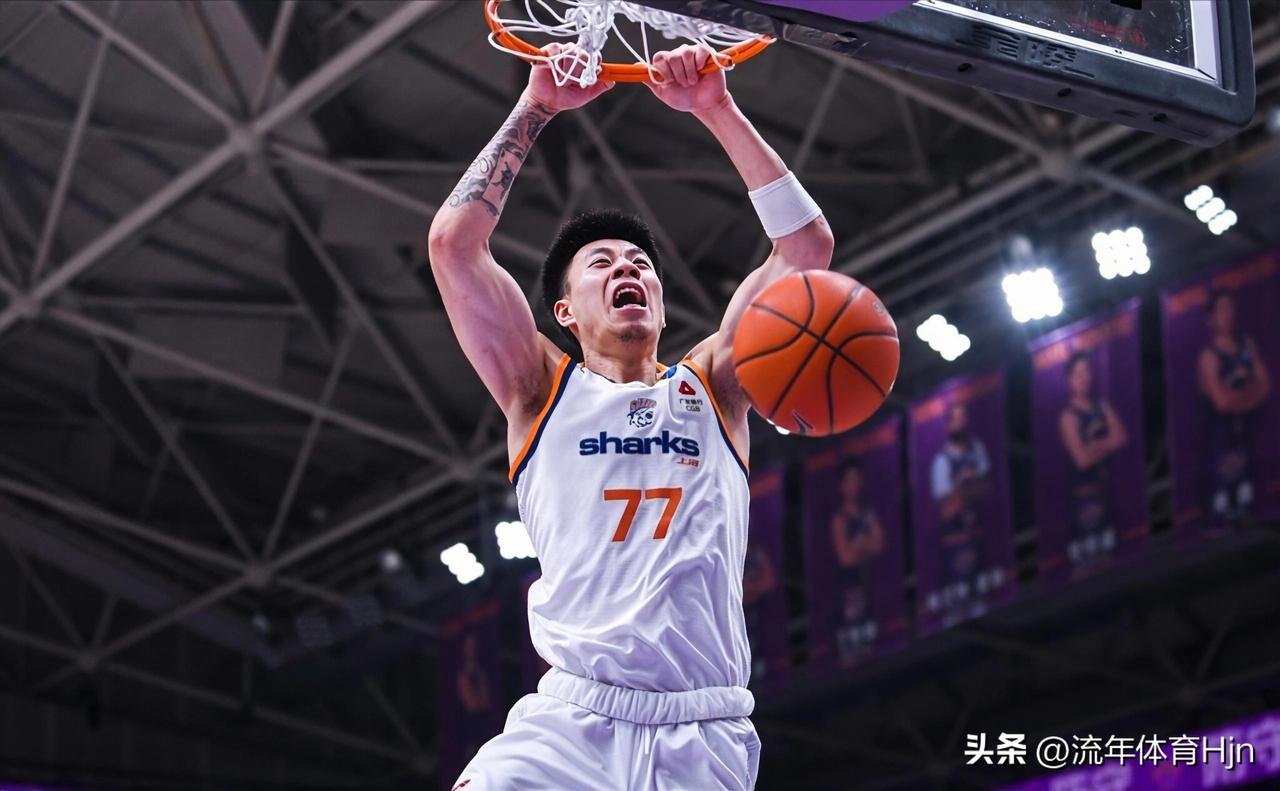 脱胎换骨！张镇麟加盟上海男篮后确实不一样了。

现在的张镇麟变的更加沉稳，心态更