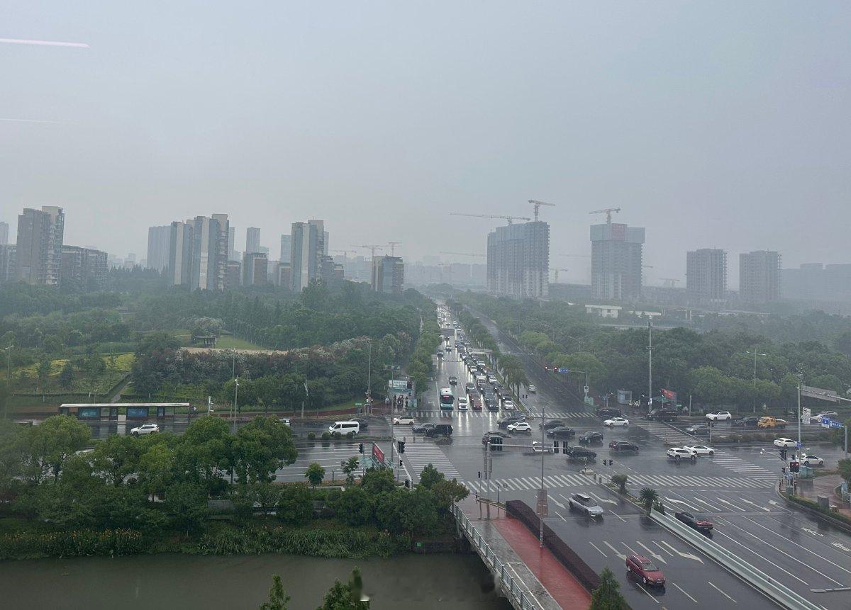 宁波四地雷电黄色预警 今天10：30，据宁波气象台消息，海曙区、余姚市、宁海县、