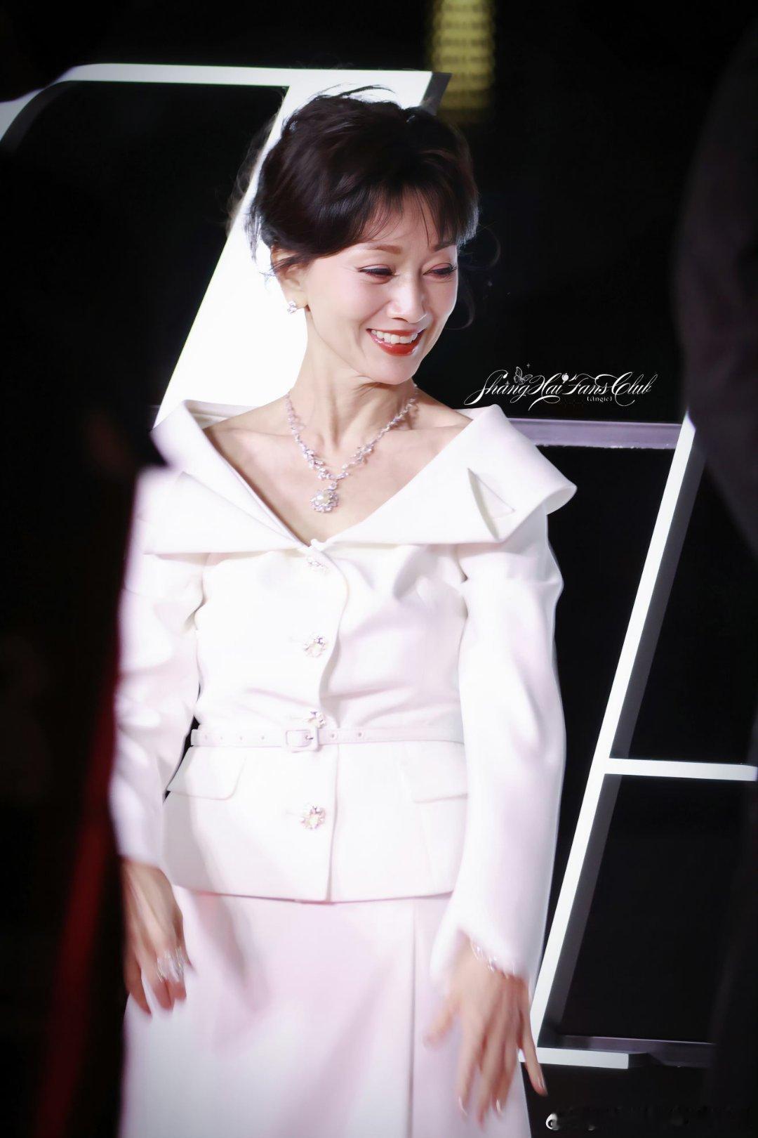 芭莎活动红毯造型内娱权威下车名场面 谁能拒绝芭莎的下车大片！红毯造型高级感拉满，