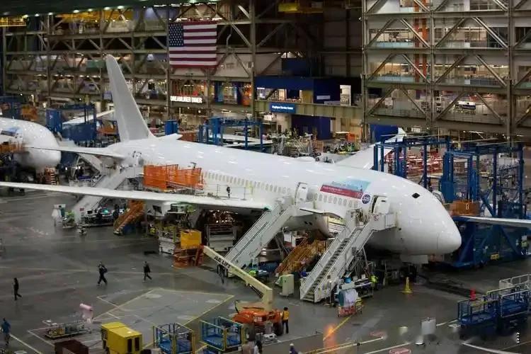 波音3200人集体罢工！F-15战机停产、777X客机遭殃，美国军工体系要崩盘？