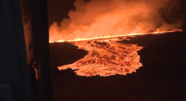 今天冰岛火山喷发又又又喷发了，