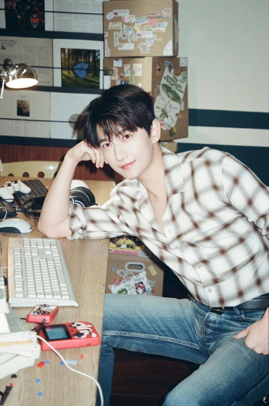 杨洋前缀好长杨洋请玉簟秋剧组喝奶茶杨洋前缀好长：“古希腊掌管颜值的神 宇宙无敌超