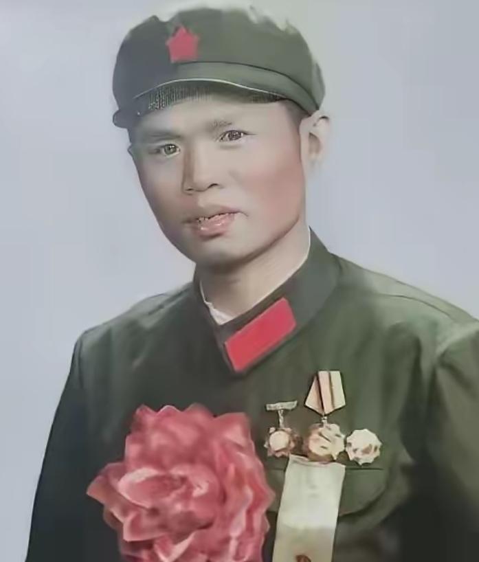 1982年，在越战中立下一等功的龙洪春，坚持娶一个入狱的女工，被取消军校保送，两
