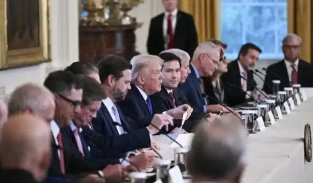 4月11日，CNN 编造虚假消息，炒作中方计划向伊朗提供防空导弹。

美方借此借