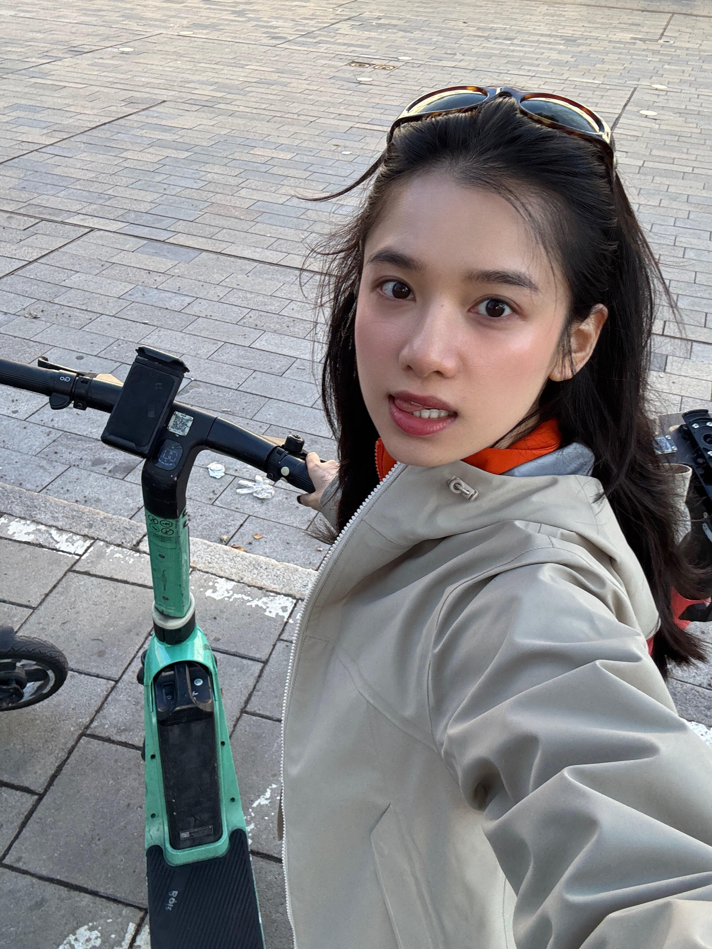 张婧仪 🔖 仪则剪报 2026年9月15日「🤍🧡骑车吃个早餐☕️不是今天拍