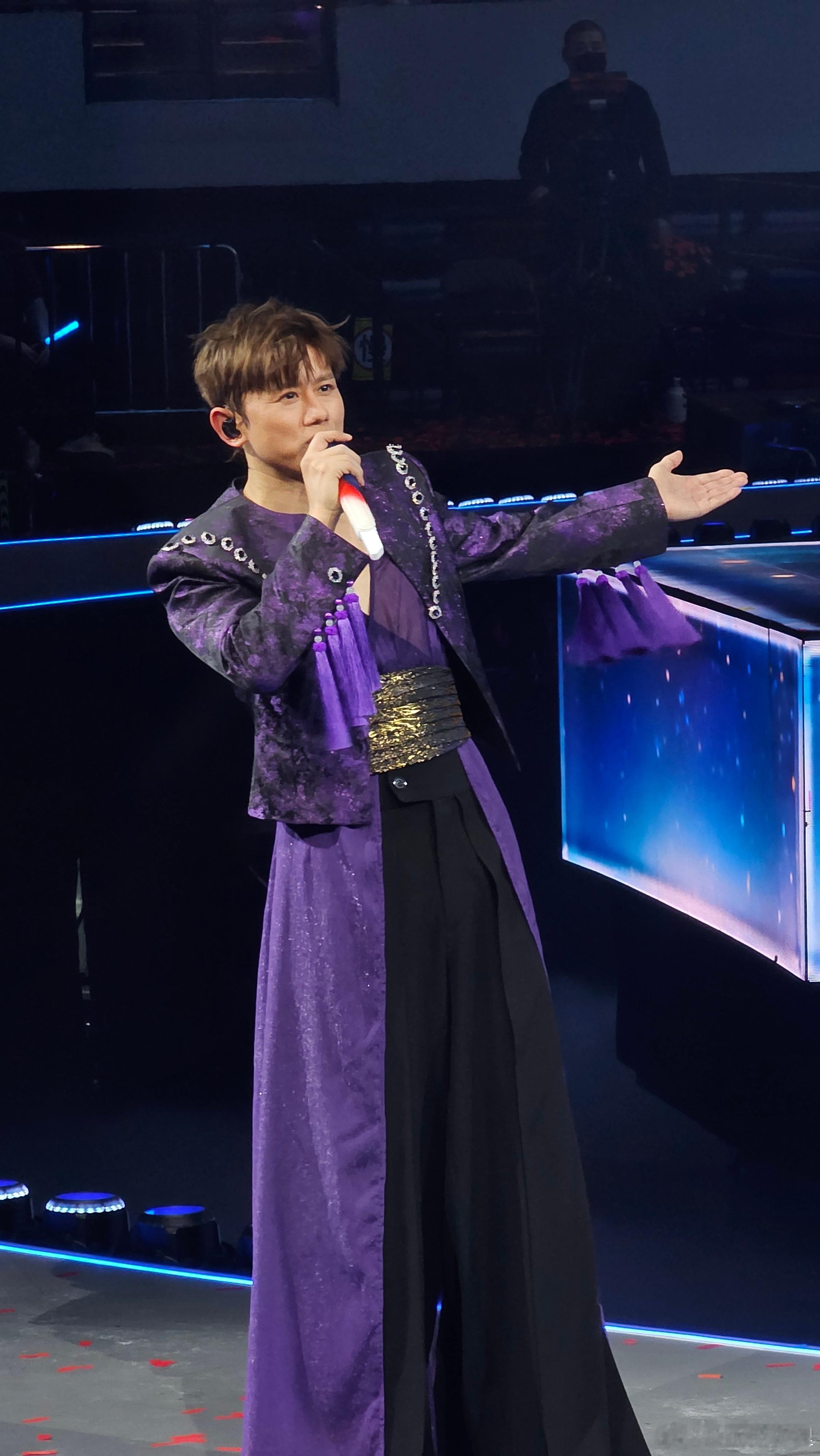 张杰给张杰送黄金羡慕已经说累了，下次抽我，我也想要黄金