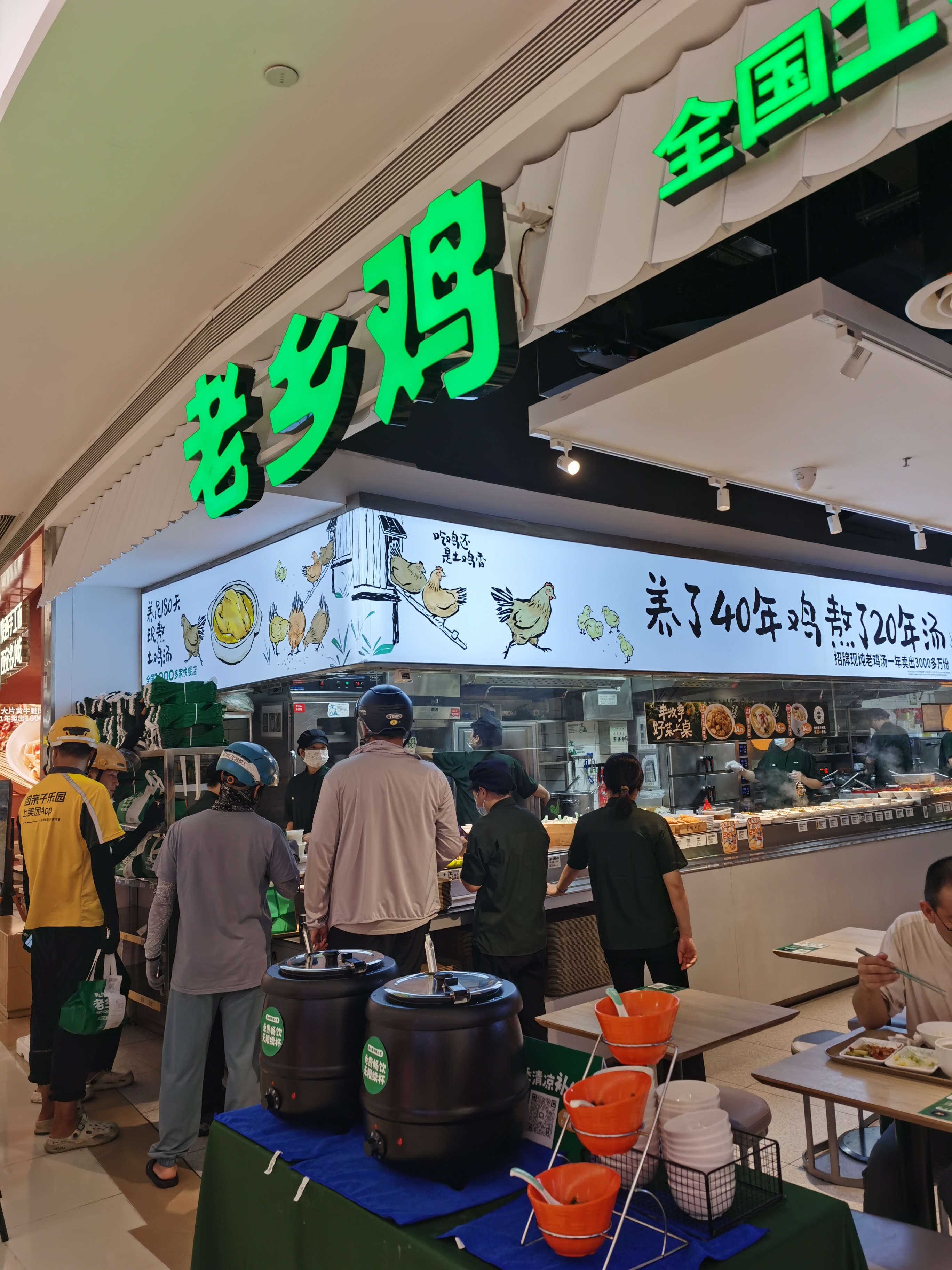老乡鸡微博置顶回应了预制菜 老乡鸡这波操作可以，哈哈哈！把所有菜品都标识得明明白
