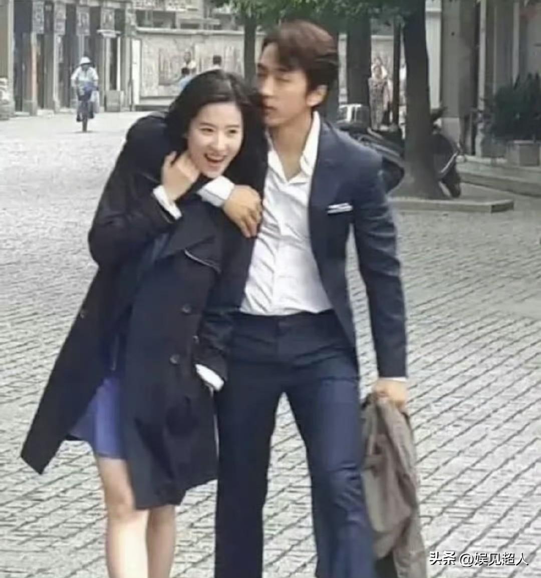 女明星不谈恋爱，就一定有生理需求的困扰？这个问题真的没必要问！

最近刘大锤聊刘