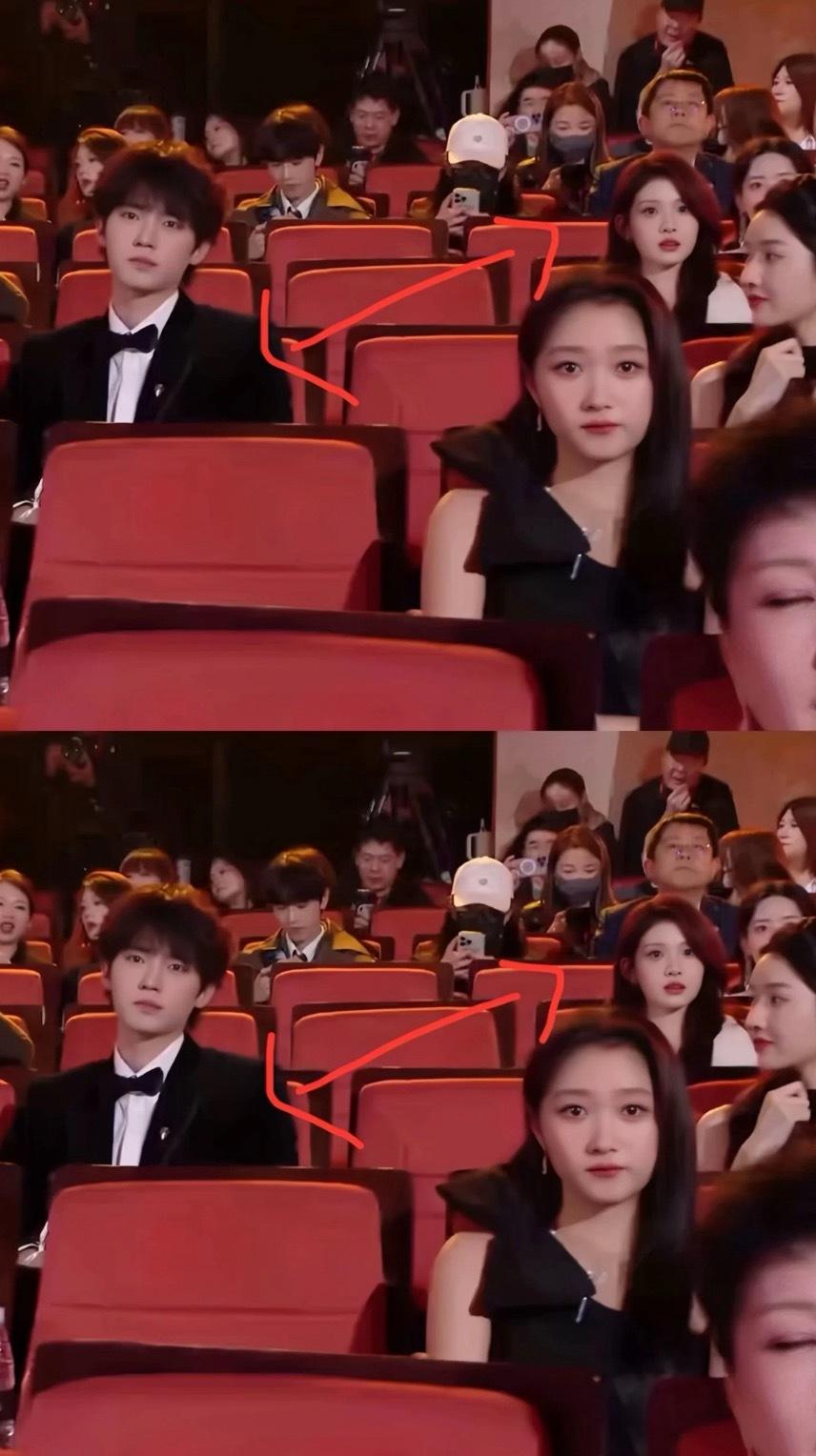 他们坐得很近但是毫无交流

一想到他们是亲过嘴的关系就想笑​​​