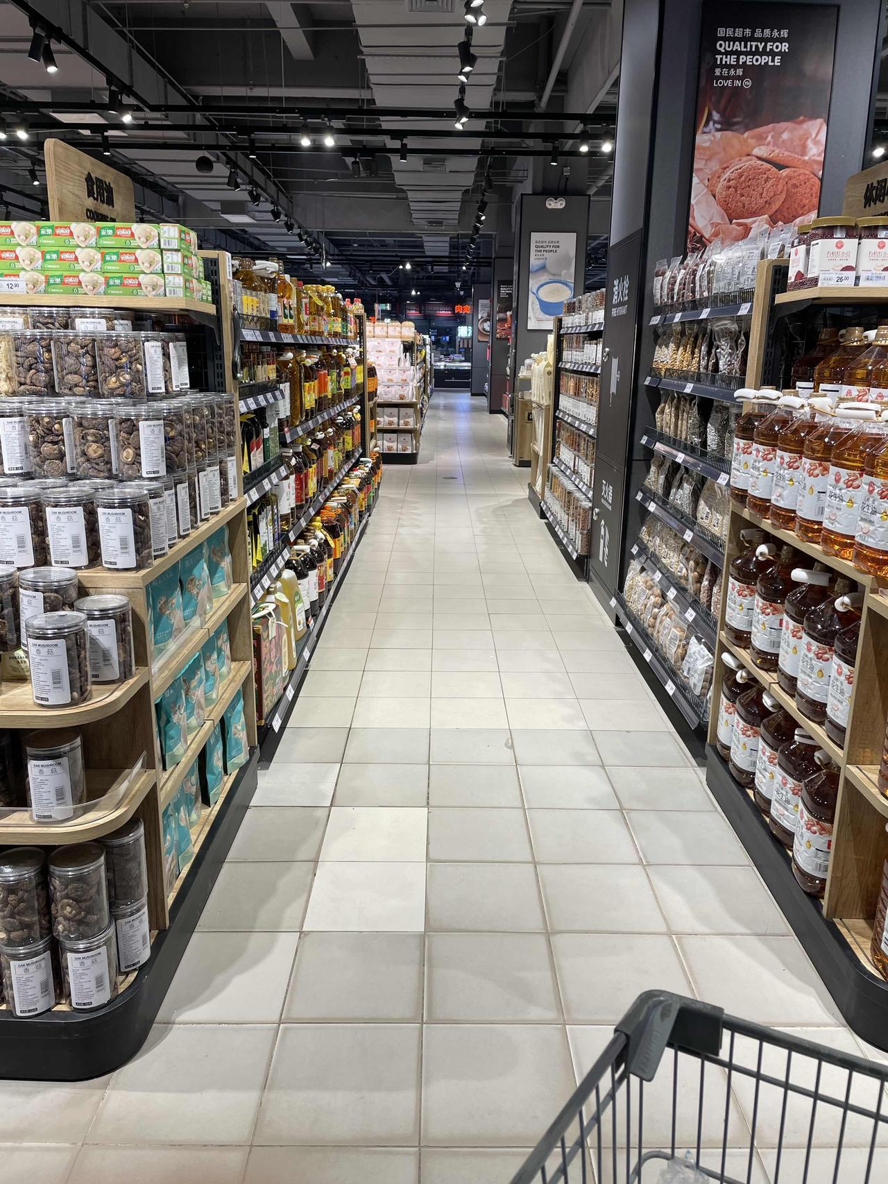 以前总逛永辉超市的人都哪儿去了？

一个传统零售今天学习你，明天学习他，你都不明