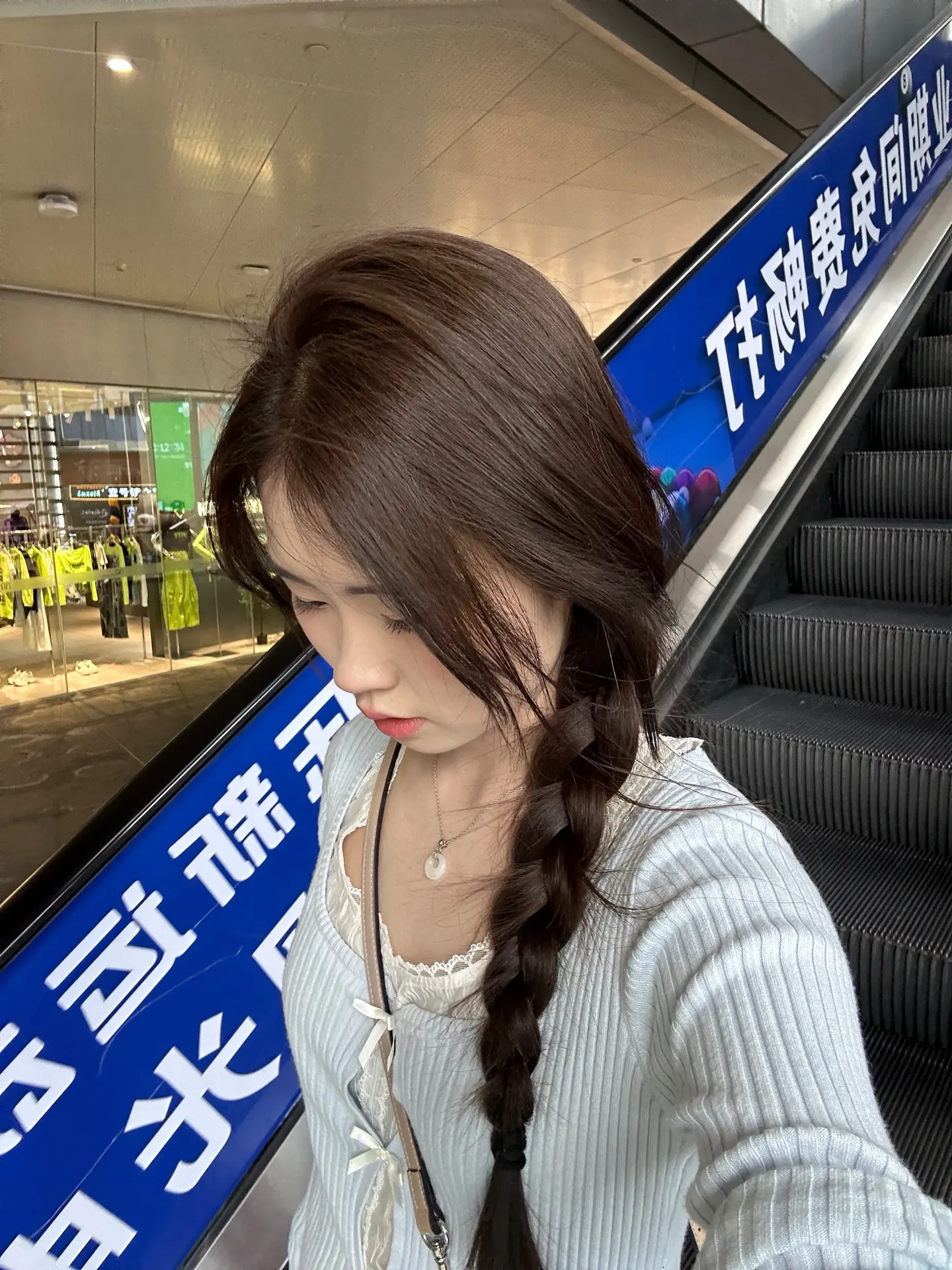 “么儿，一定要努力呀，现在这个社会，讲关系，讲利益，讲实力，就是不讲道理。'"