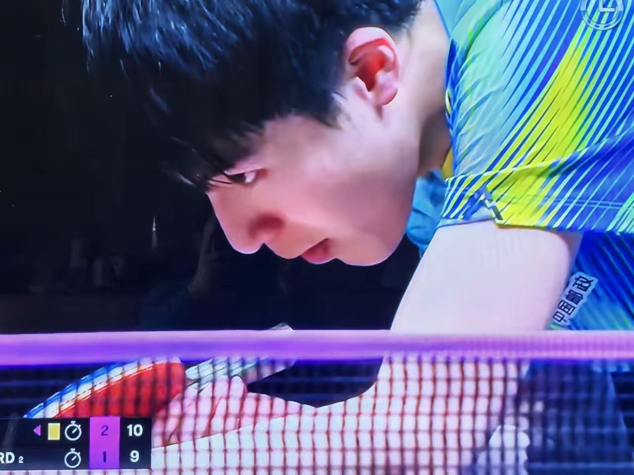 温瑞博敢向前，
以快制强不怯战；
温瑞博勇亮剑，
赛场扬威定凯旋！
温瑞博横扫西