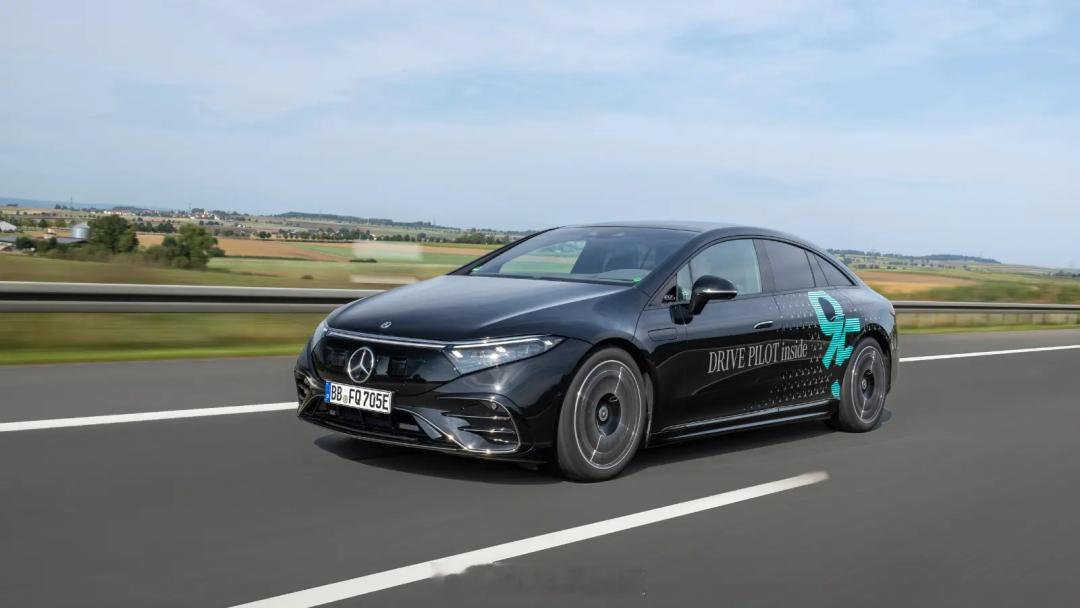 奔驰的L3自动驾驶，在欧洲，价格是将近 6000 欧元，也就是接近 5 万人民币