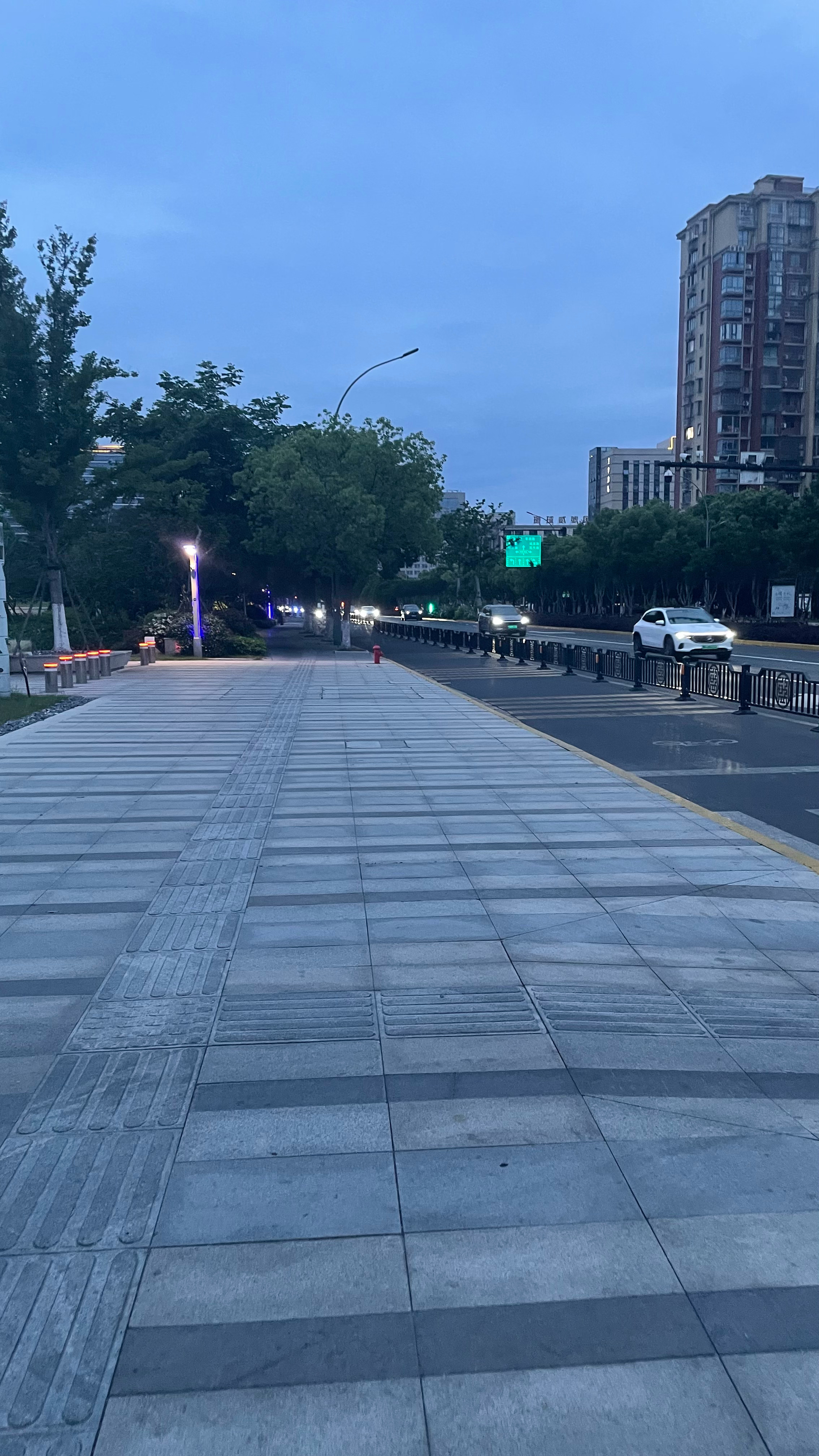 天色尚早 