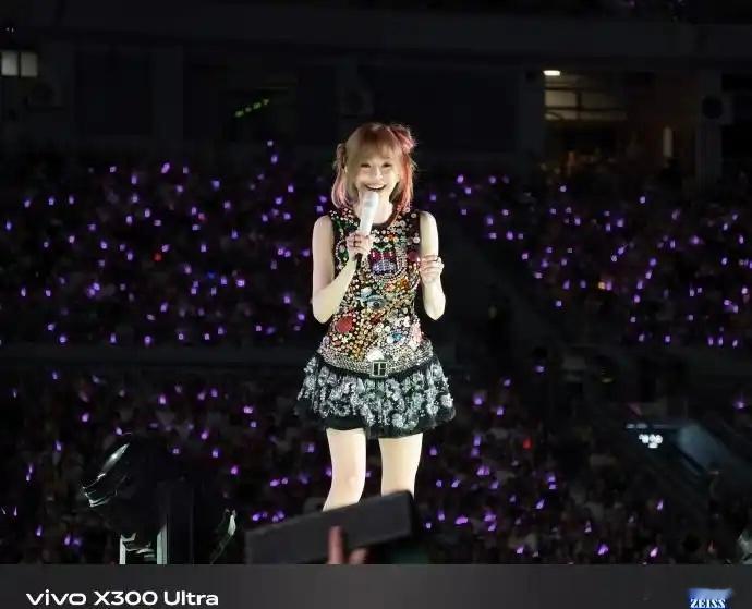 王心凌演唱会最新生图，小短裙配靴子腿真美 