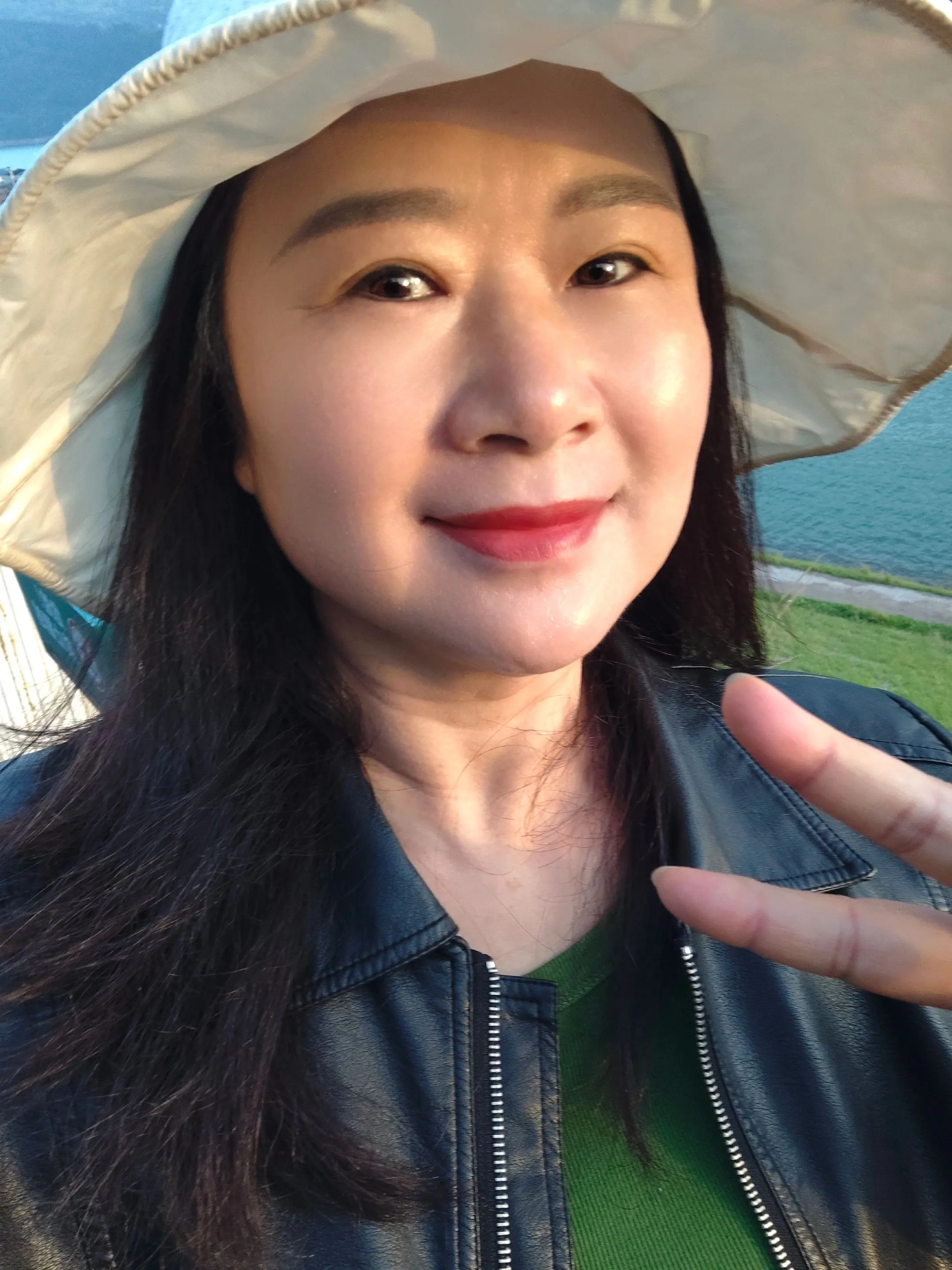 中年老阿姨就中年老阿姨呗，姐又不是老了