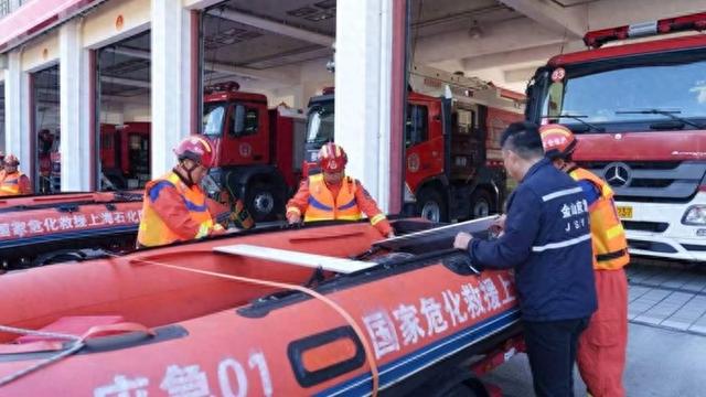 迎战台风“蔷琵”，金山多支应急救援力量前置部署