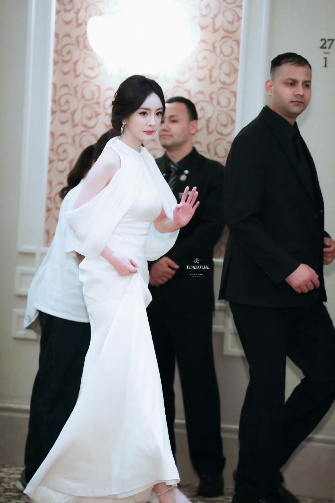 杨幂 妈幂大家不要放过这个贵气妈幂啊～优雅大方的气质 每次出席活动的造型都超好看