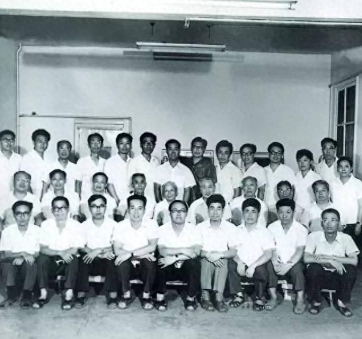 地下党夫妻传奇故事，建国后一人成为北京市市长，另一人则担任法院院长，人生经历令人