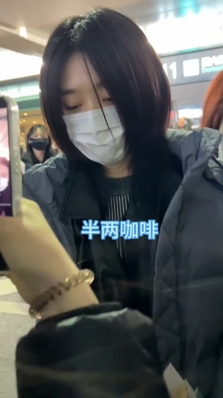 陈飞宇、王影璐抵达大连，进组电影《见春天》 