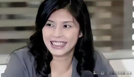 郑丽文太聪明了，主持人提问她去大陆打算先见谁？她回答：说实话，郑丽文跟其他人相比